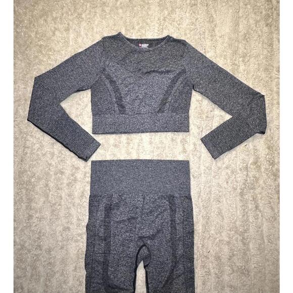 High stretch seamless long sleeve cropped top and leggings set Size Medium - Picture 2 of 6